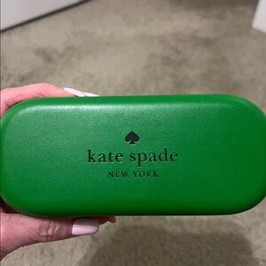 NEW KATE SPADE GREEN LEATHER SUNGLASS CASE W/CLEANING CLOTH